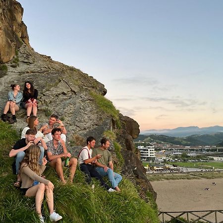 Surf Camp San Sebastian Partyhostel Aia Екстериор снимка