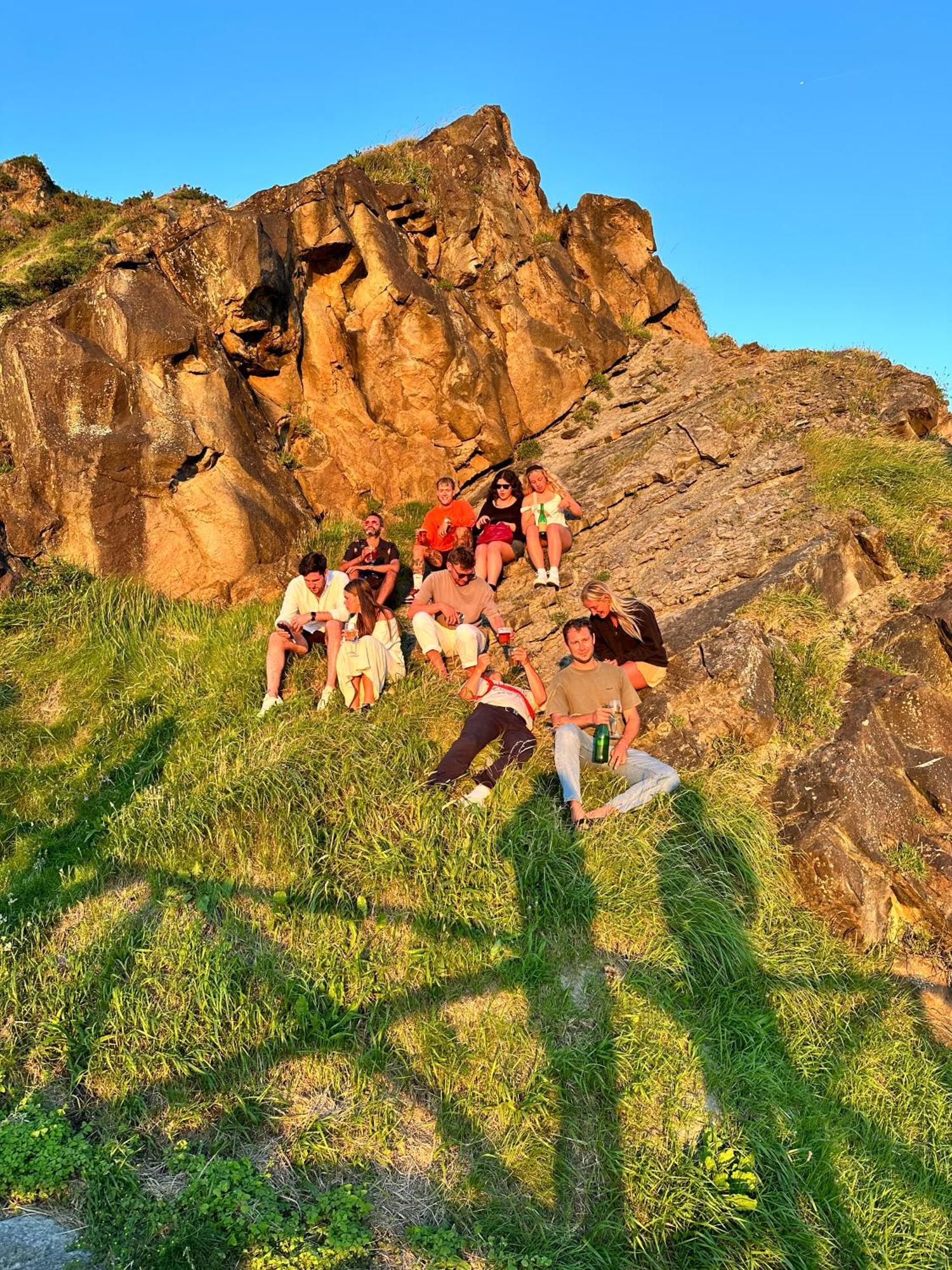 Surf Camp San Sebastian Partyhostel Aia Екстериор снимка