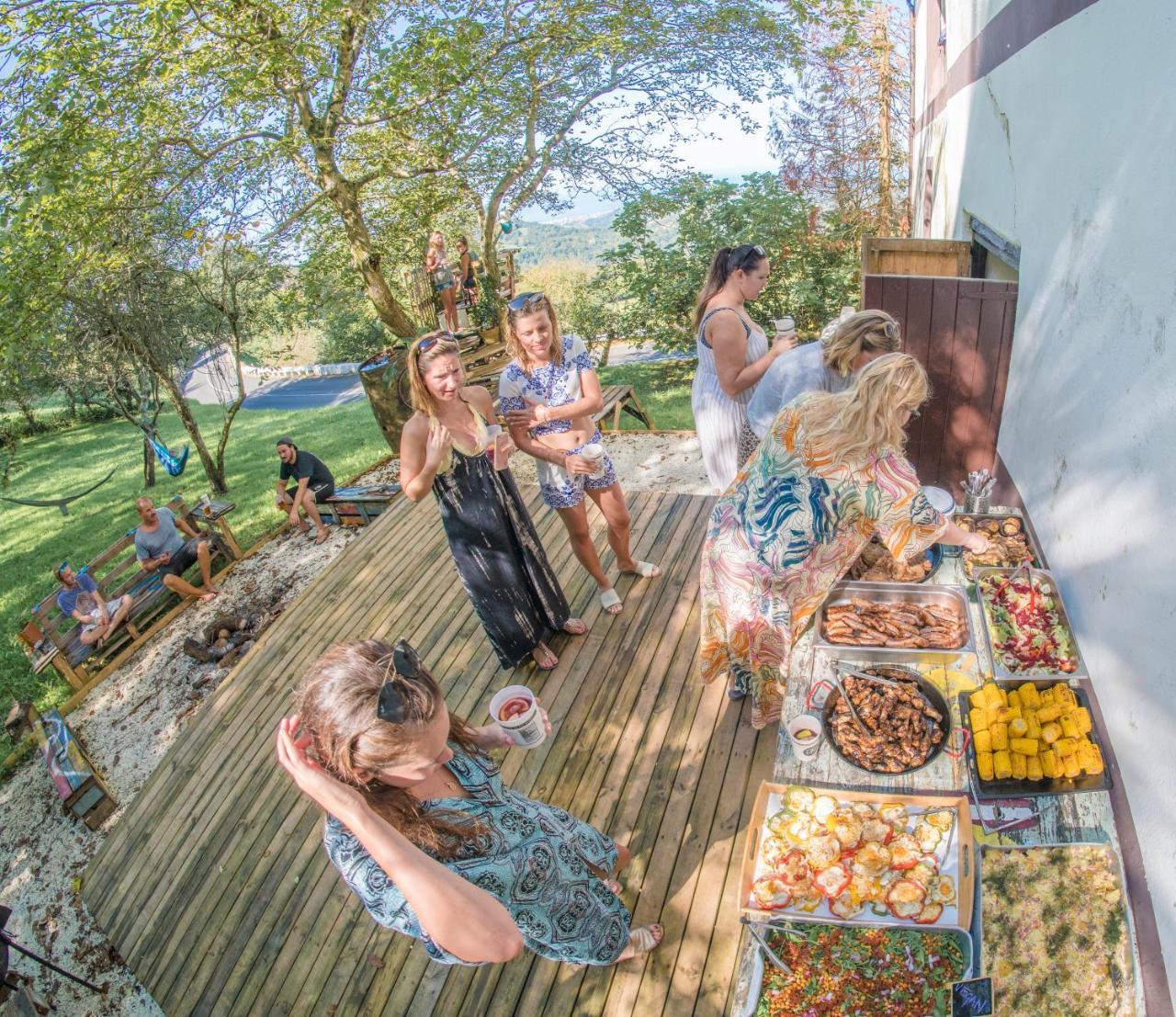 Surf Camp San Sebastian Partyhostel Aia Екстериор снимка