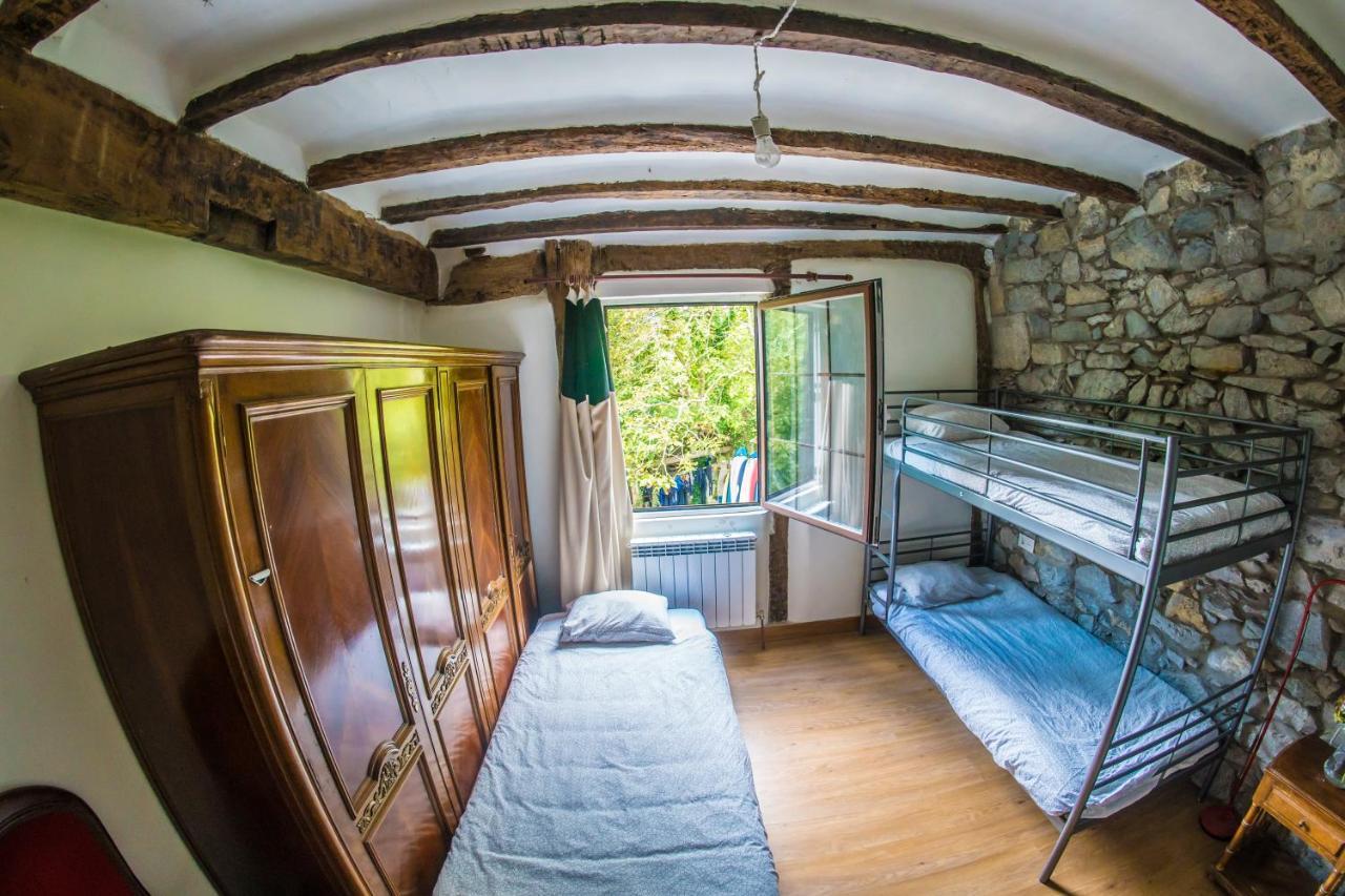 Surf Camp San Sebastian Partyhostel Aia Екстериор снимка